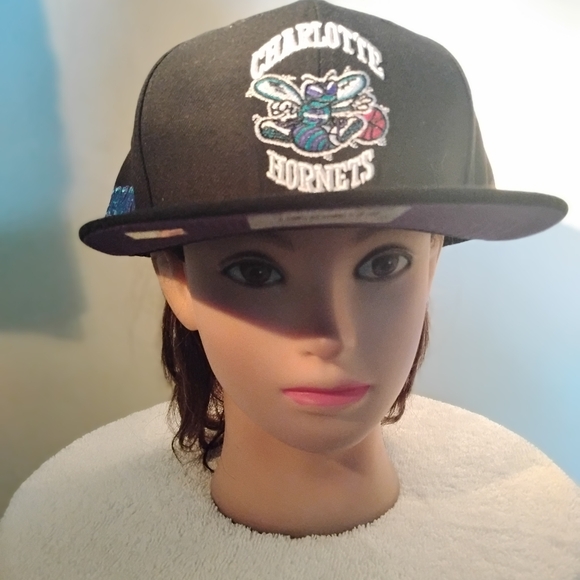 Charlotte Hornets 71/2 Fitted - Picture 6 of 6